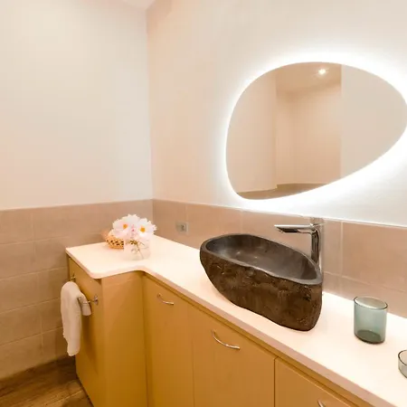 Carrara Deluxe Lägenhet *